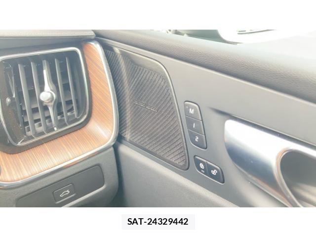 Volvo XC60 2023-09 8039052-23