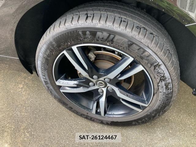 Volvo XC60 2018-06 8102561-9