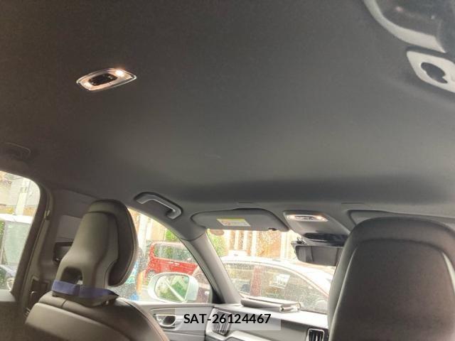 Volvo XC60 2018-06 8102561-12