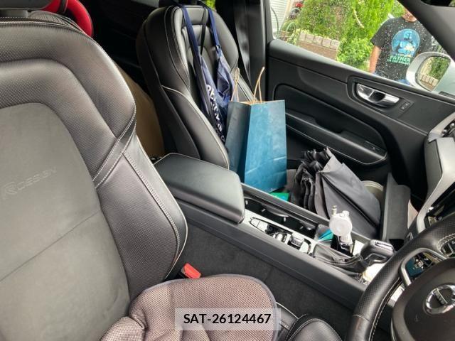 Volvo XC60 2018-06 8102561-20