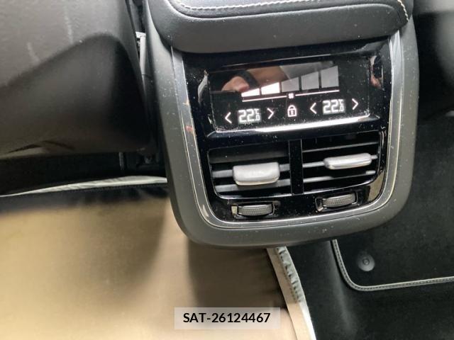 Volvo XC60 2018-06 8102561-22