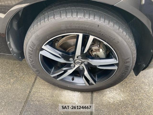 Volvo XC60 2018-06 8102561-7