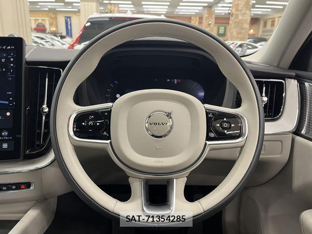 Volvo XC60 2025-06 8132886-8