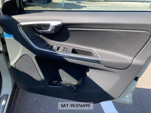 Volvo XC60 2013-12 8132894-9
