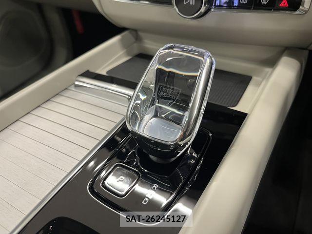 Volvo XC60 2025-05 8132885-8