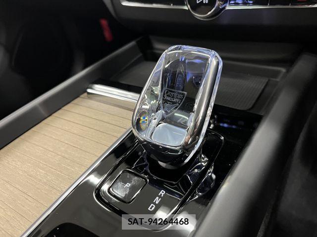Volvo XC60 2025-06 8132887-8
