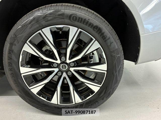 Volvo XC60 2024-12 8210898-17