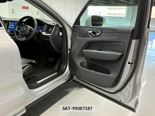 Volvo XC60 2024-12 8210898-18