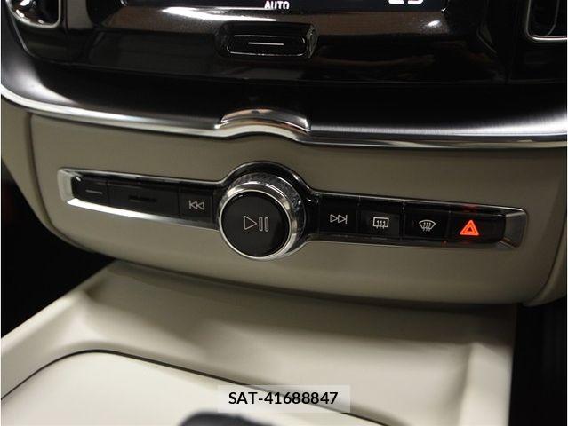 Volvo XC60 2021-07 8210900-27