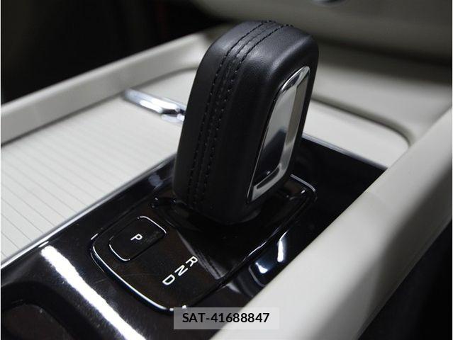 Volvo XC60 2021-07 8210900-29