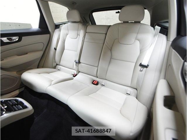 Volvo XC60 2021-07 8210900-5