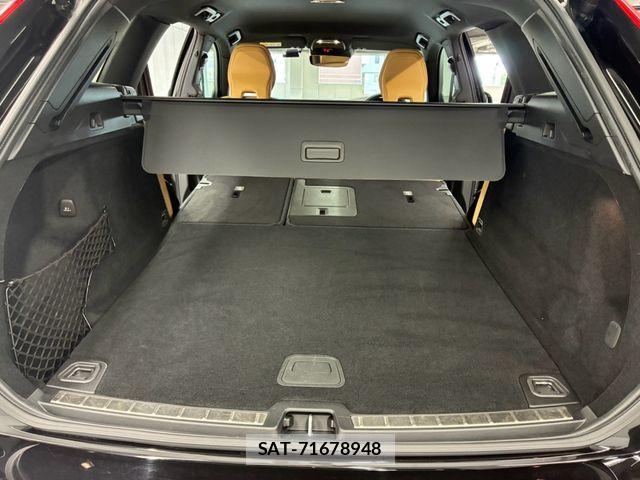 Volvo XC60 2021-04 8210899-26