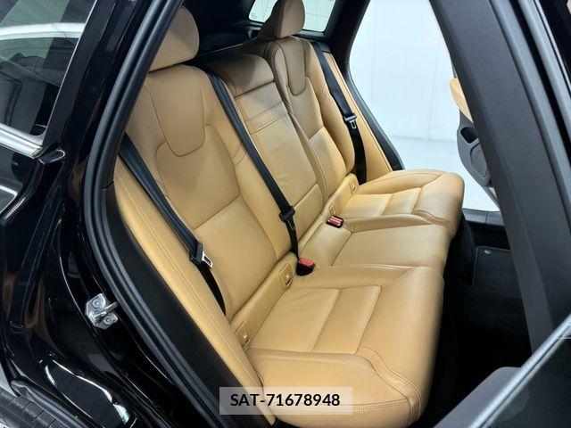 Volvo XC60 2021-04 8210899-4
