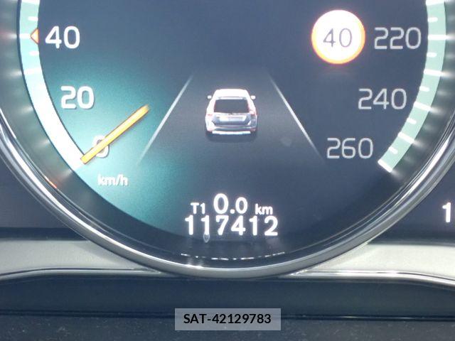 Volvo XC60 2017-12 8247095-12
