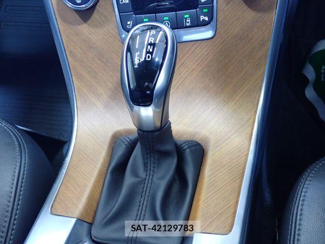 Volvo XC60 2017-12 8247095-14