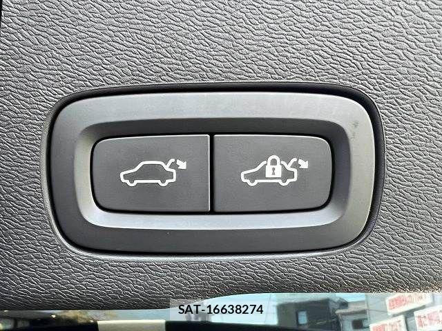 Volvo XC60 2021-06 8247097-9