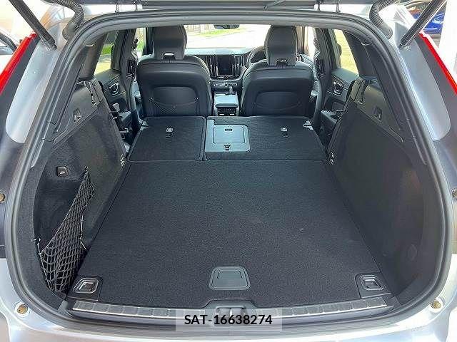 Volvo XC60 2021-06 8247097-12