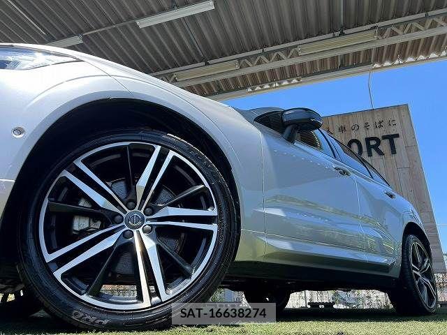 Volvo XC60 2021-06 8247097-18