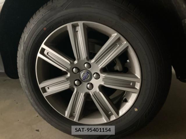 Volvo XC60 2016-06 8247098-5