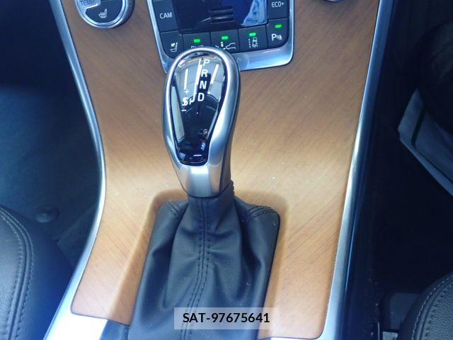Volvo XC60 2017-04 8317915-15