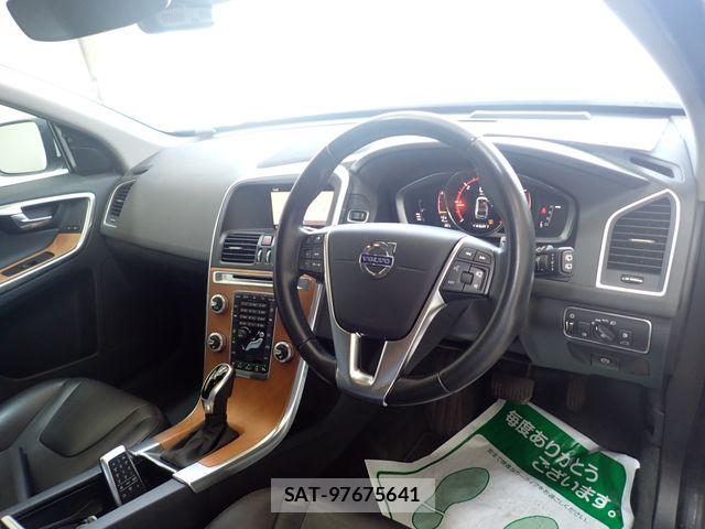Volvo XC60 2017-04 8317915-1