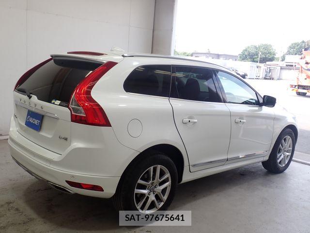 Volvo XC60 2017-04 8317915-7