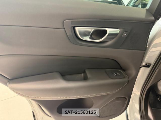 Volvo XC60 2024-08 8317914-15