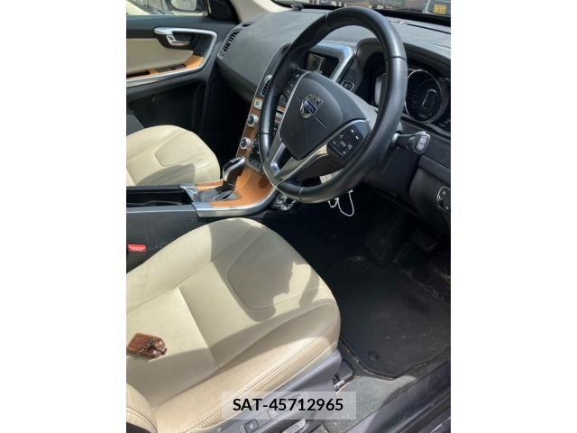 Volvo XC60 2017-09 8317918-16