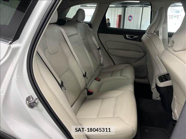 Volvo XC60 2021-11 8338411-7