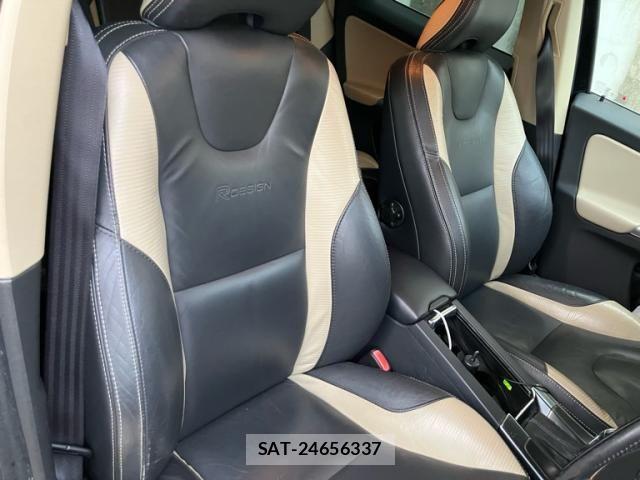 Volvo XC60 2013-08 8338416-17
