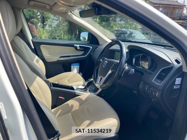 Volvo XC60 2015-09 8338415-9