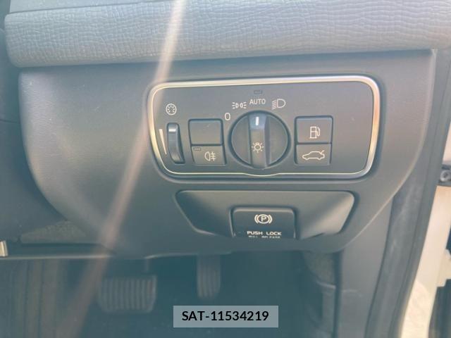 Volvo XC60 2015-09 8338415-16
