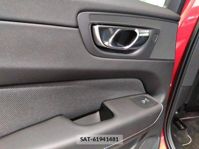 Volvo XC60 2021-09 8338409-18