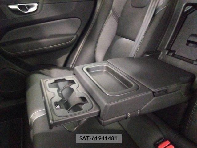 Volvo XC60 2021-09 8338409-26