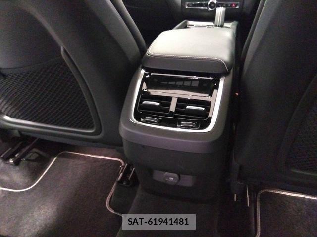 Volvo XC60 2021-09 8338409-27