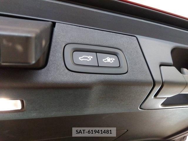 Volvo XC60 2021-09 8338409-5