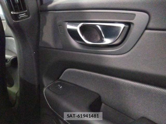 Volvo XC60 2021-09 8338409-8