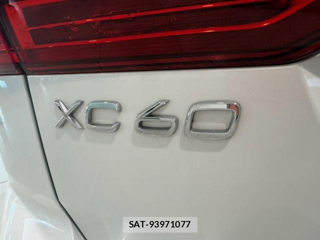 Volvo XC60 2022-09 8353782-11