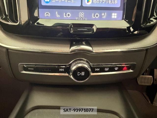 Volvo XC60 2022-09 8353782-16