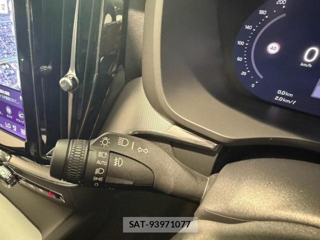 Volvo XC60 2022-09 8353782-19