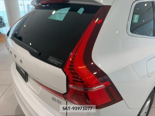 Volvo XC60 2022-09 8353782-25