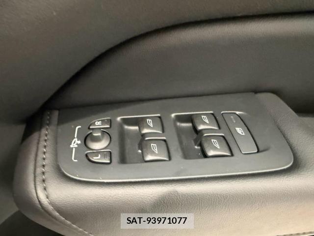 Volvo XC60 2022-09 8353782-26
