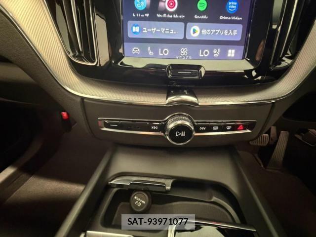 Volvo XC60 2022-09 8353782-7