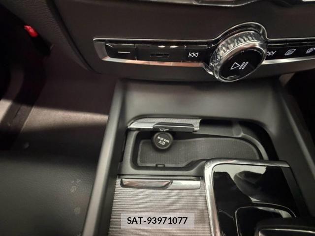 Volvo XC60 2022-09 8353782-8