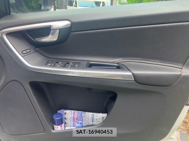 Volvo XC60 2015-11 8353784-14
