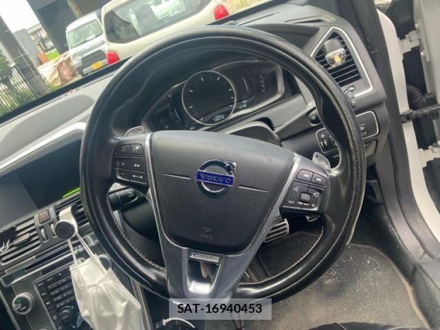 Volvo XC60 2015-11 8353784-16