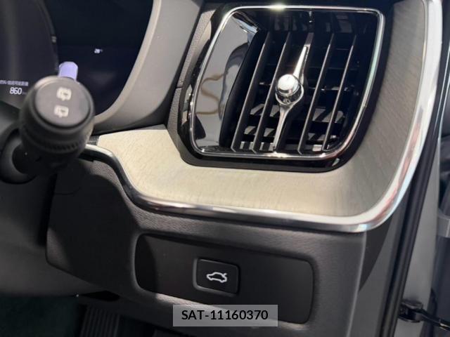 Volvo XC60 2025-12 8369641-22