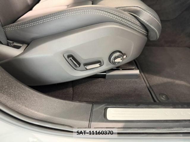 Volvo XC60 2025-12 8369641-28