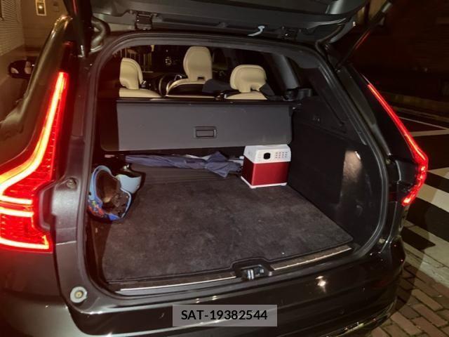 Volvo XC60 2021-11 8369644-9
