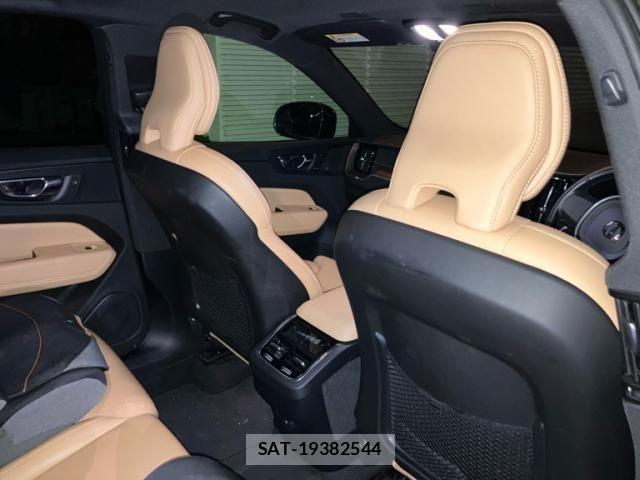 Volvo XC60 2021-11 8369644-11